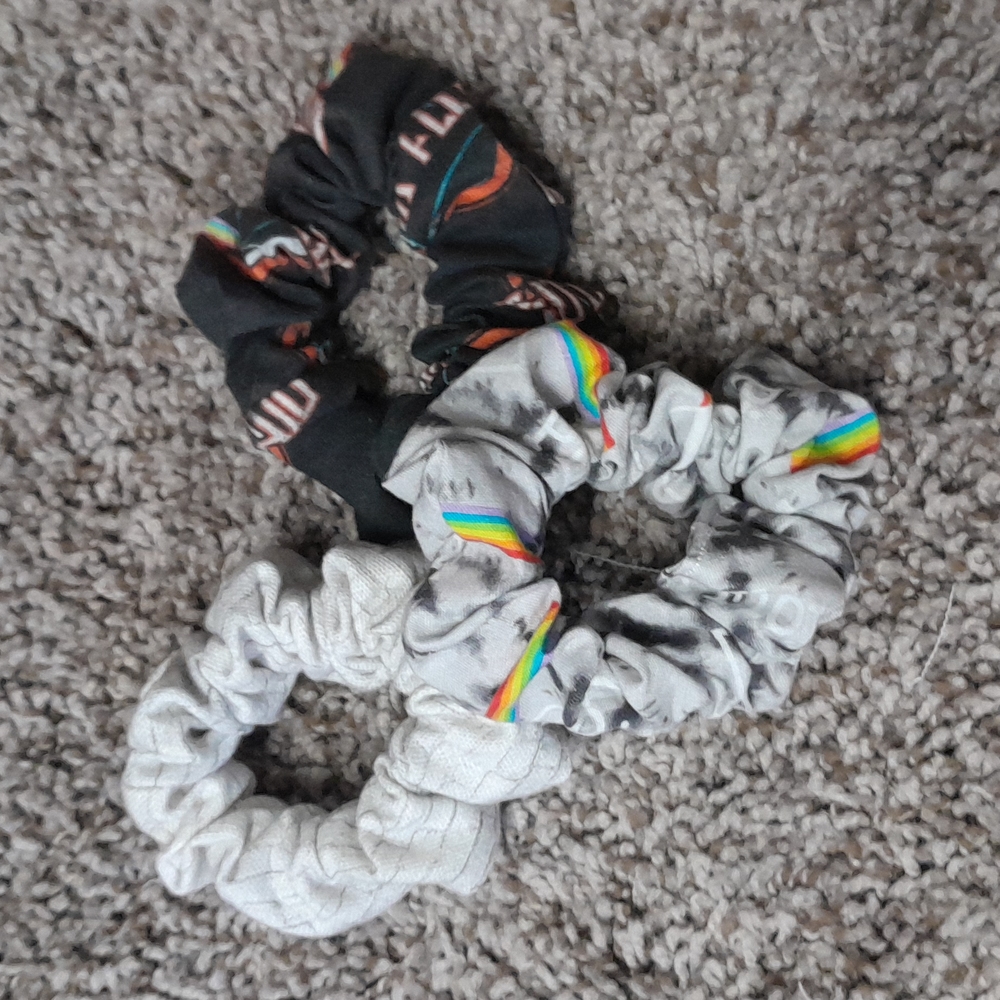 Pink Floyd fabric scrunchies and pull string bag set - Picture 5 of 6